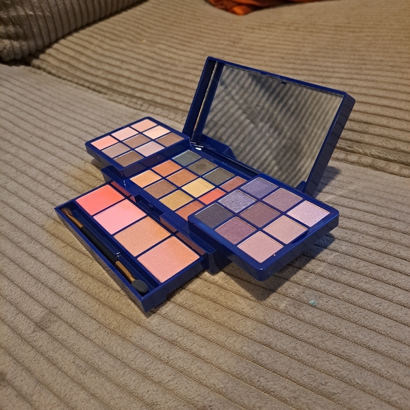 Glow up, Glim up.  Avon makeup mega palette 🎨. - Picture 4 of 11